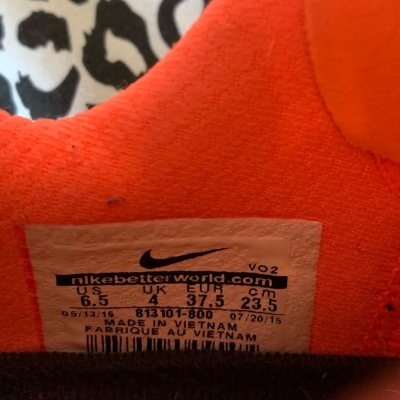 Nike Metcon FlyWire Cross-Training Sneakers - Picture 11 of 12